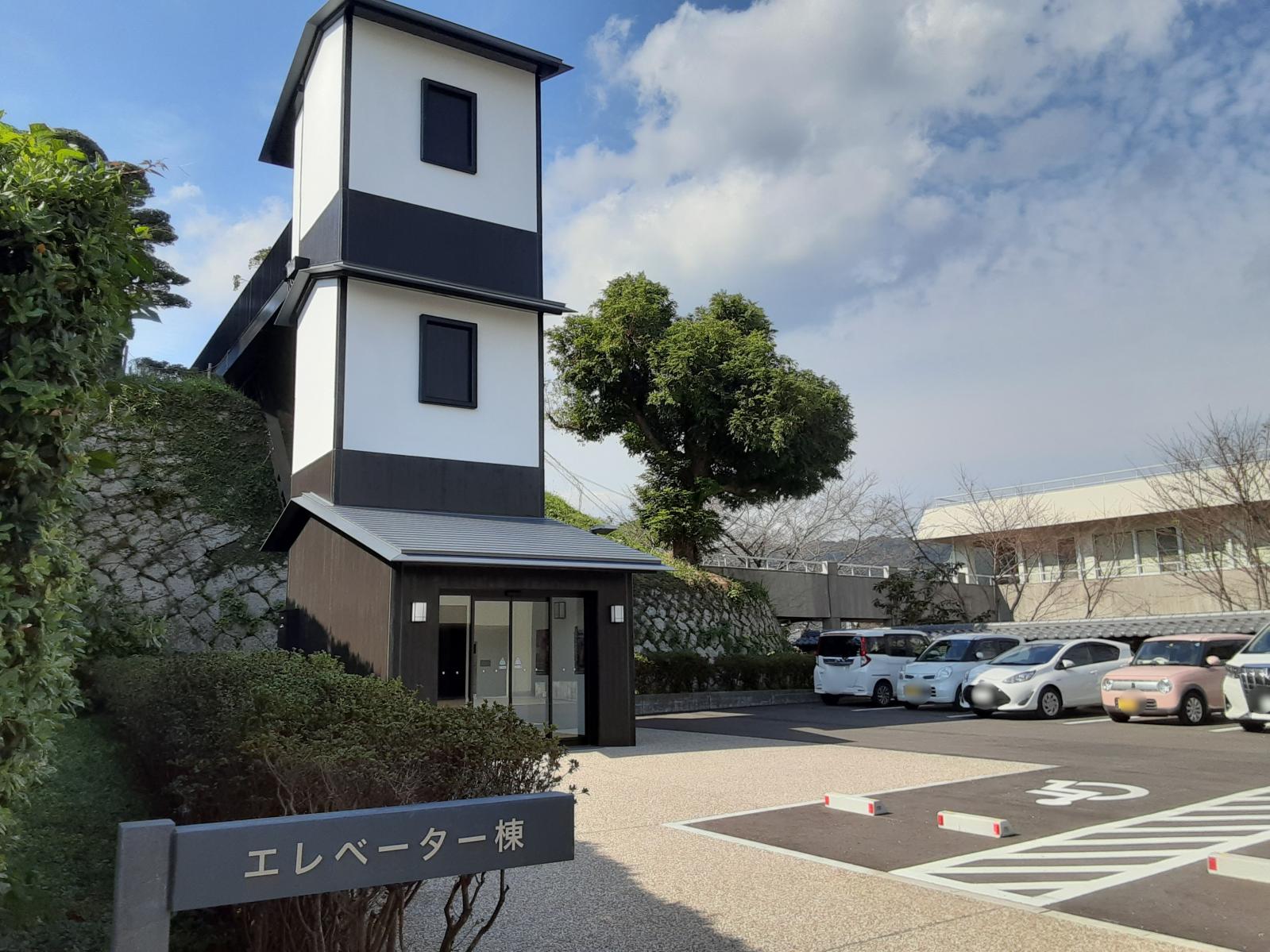 障がい者用駐車場とエレベーター（駐車場2）-1