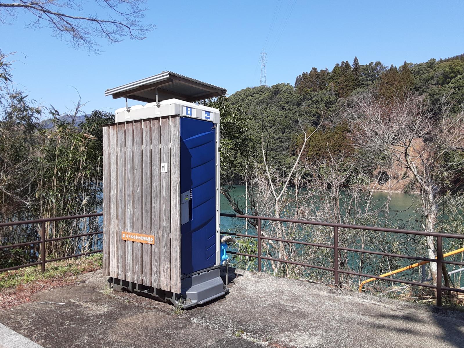 仮設トイレ外観-0