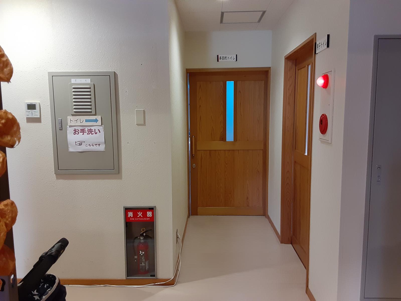 多目的トイレ入口-0