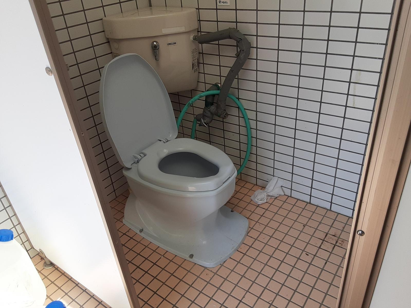 トイレ内部-1