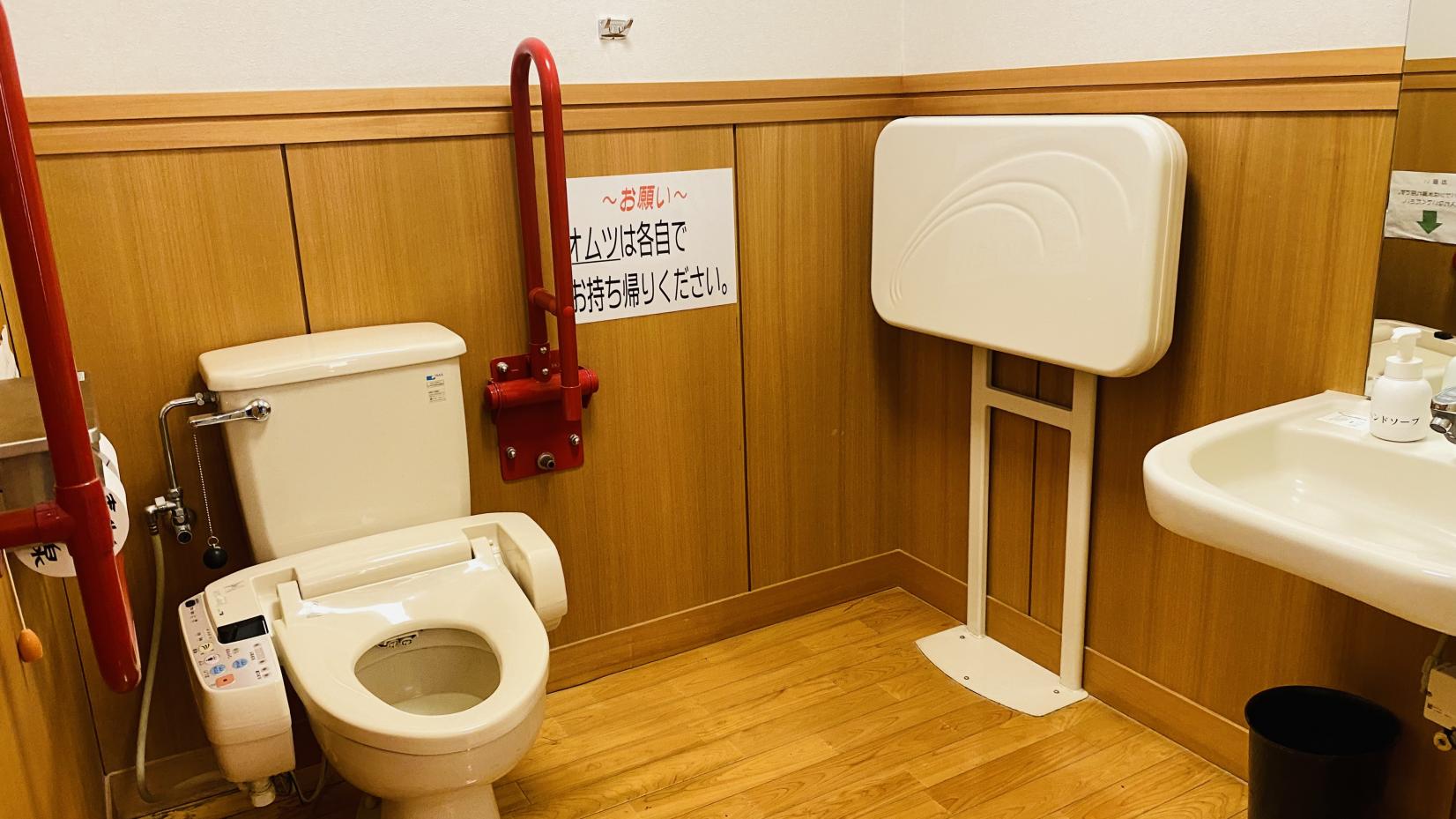 多目的トイレ内部-0