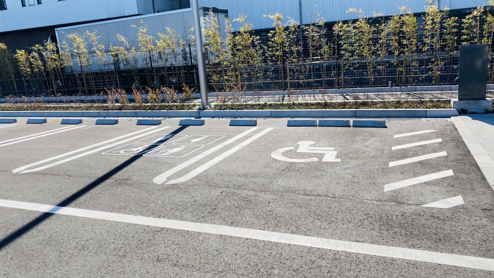 障がい者用駐車場-0