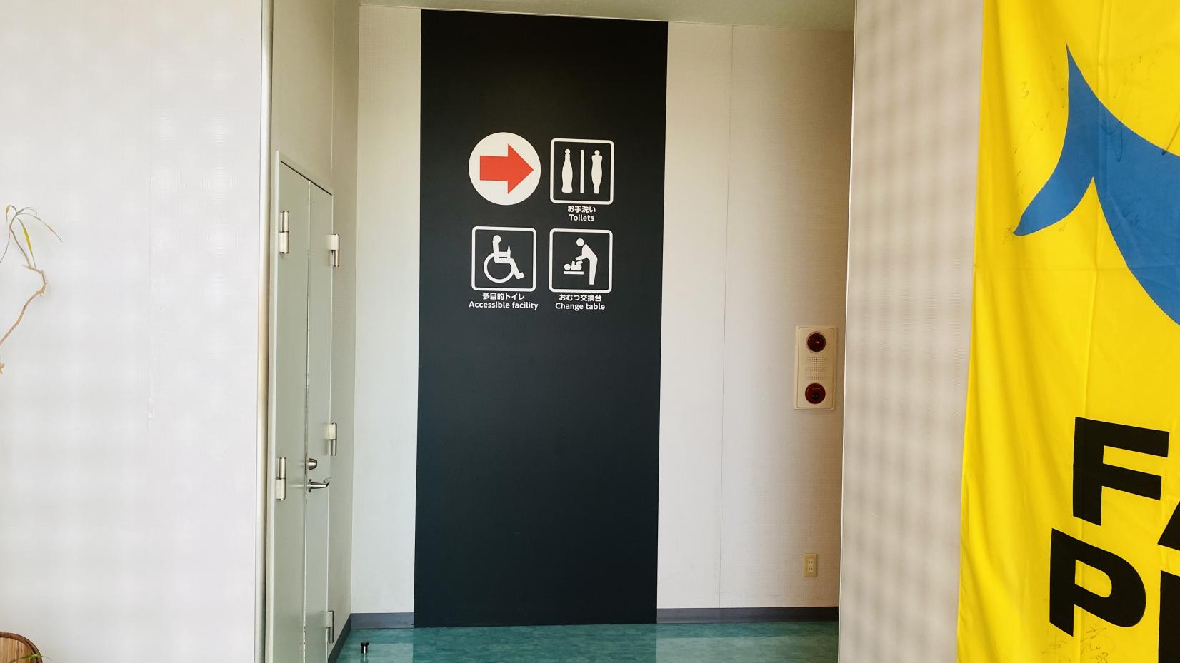 １階トイレ入口-0