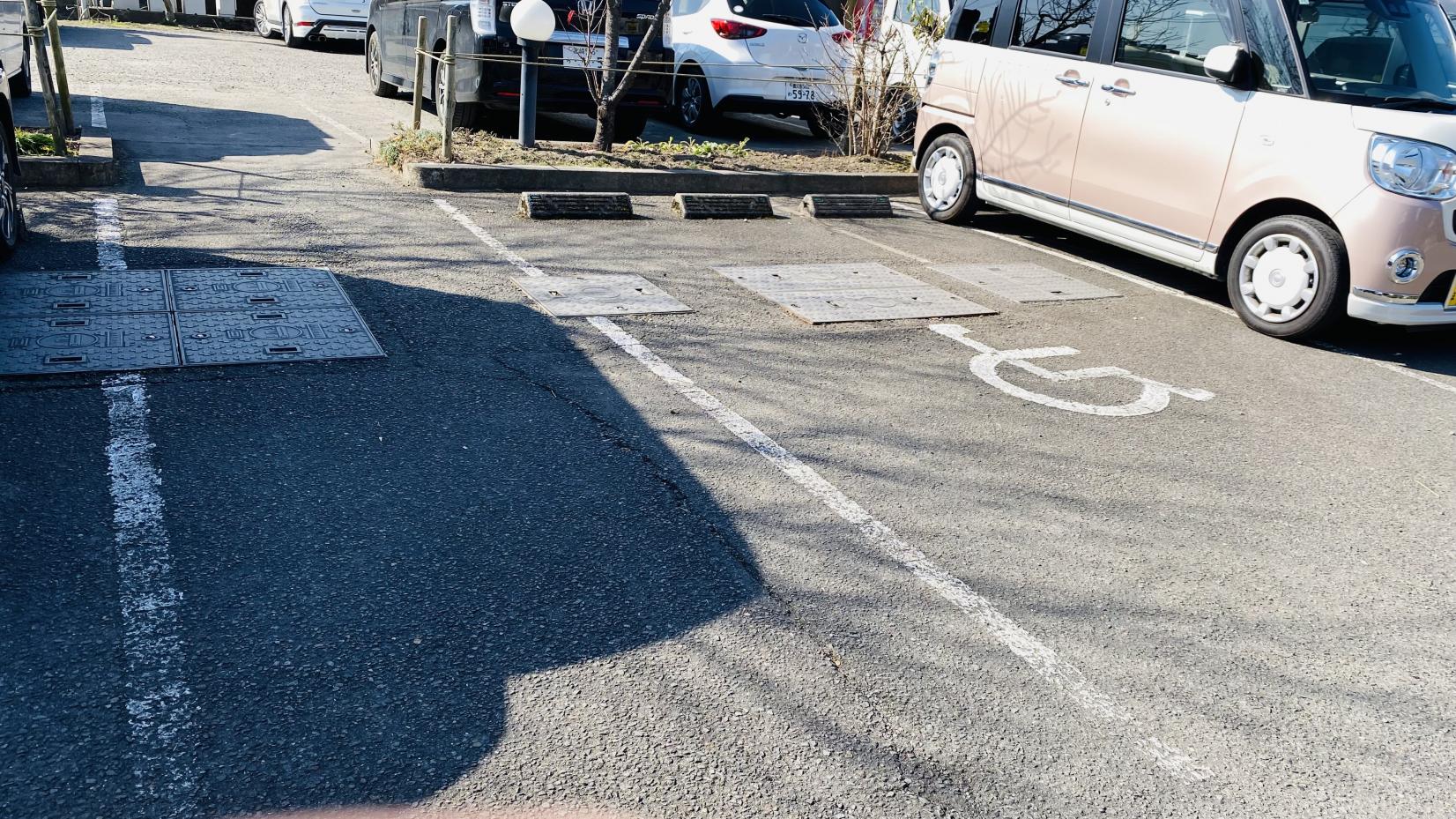 障害者用駐車場-0