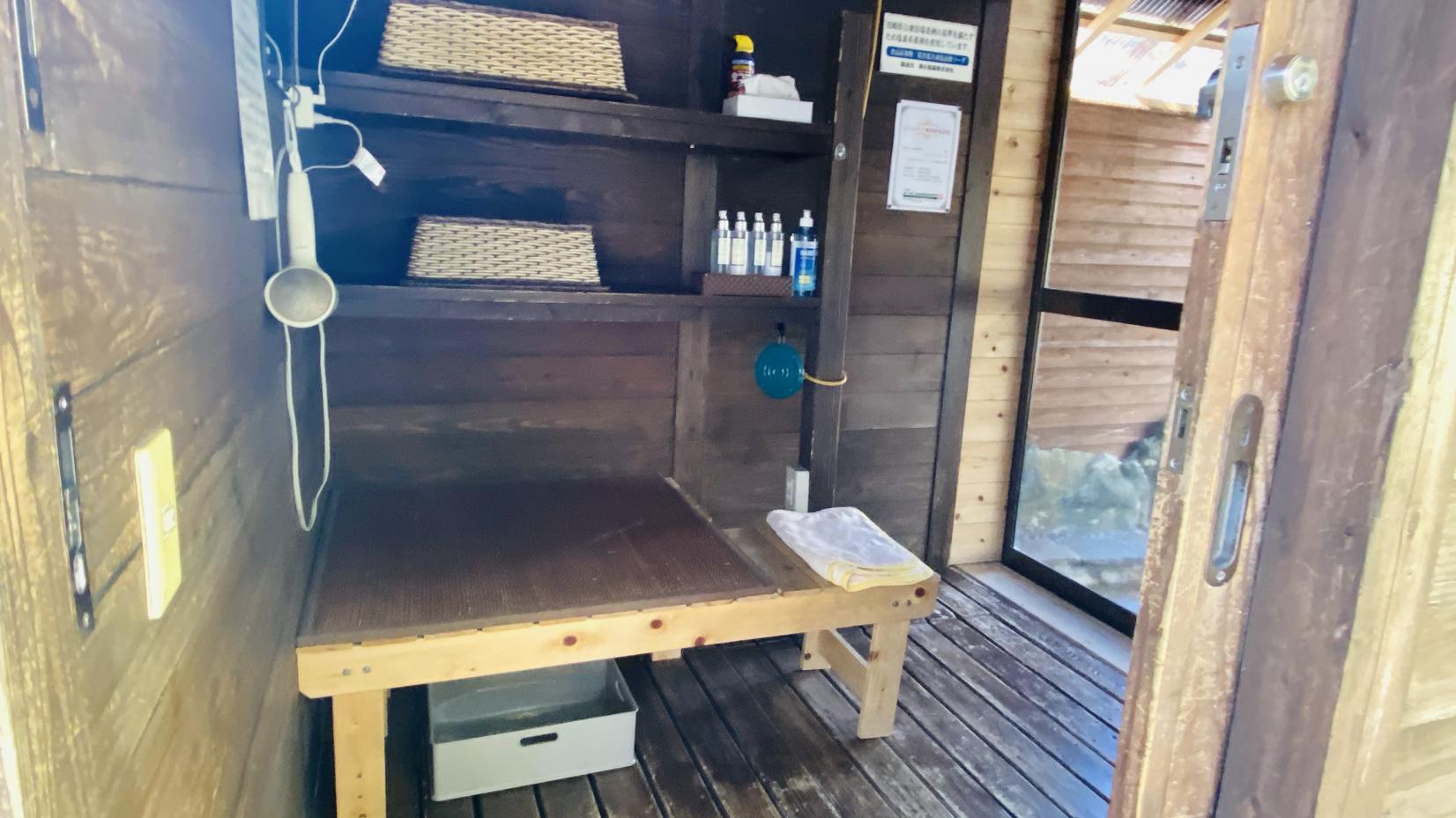 家族風呂脱衣所-1