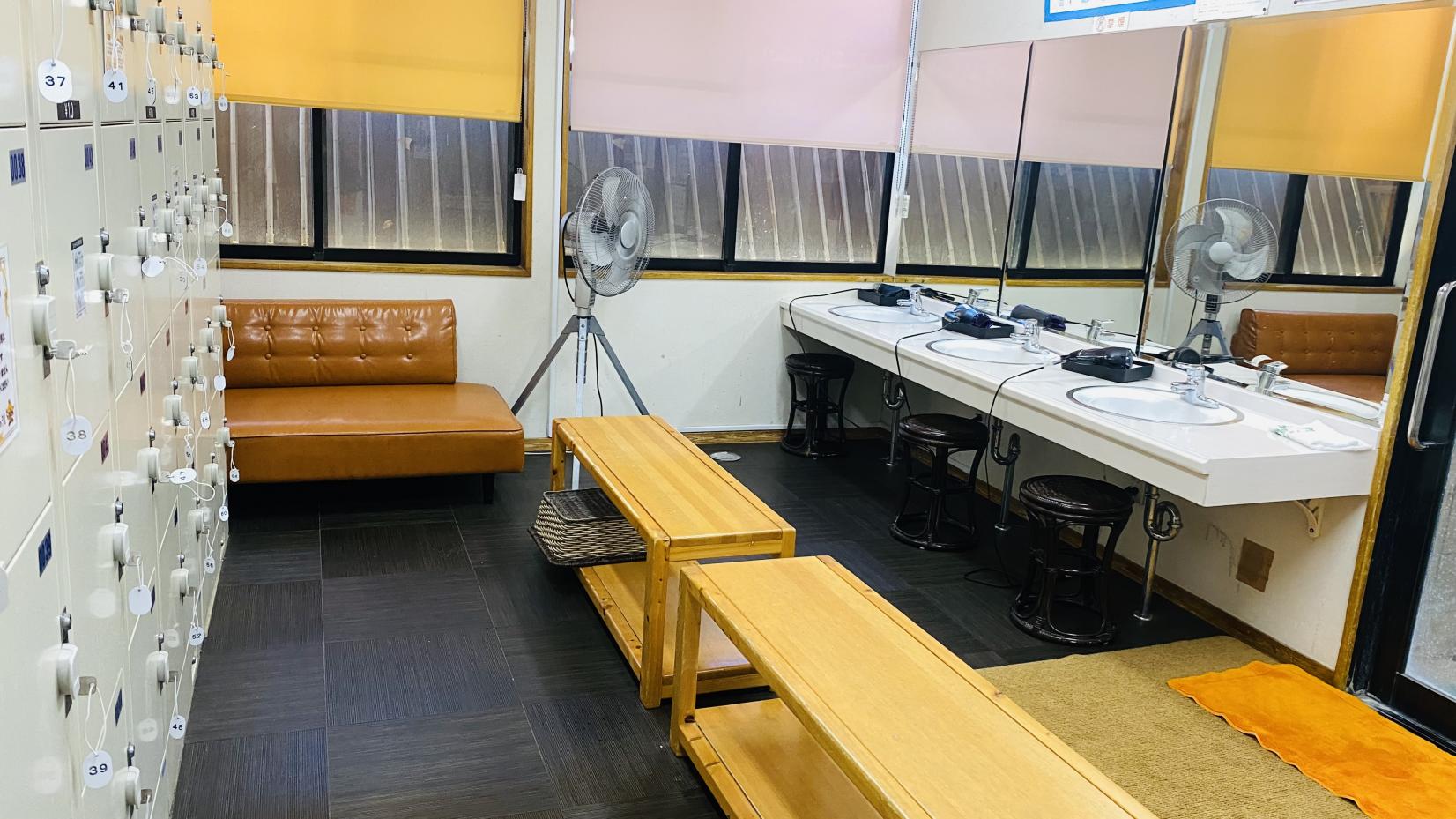 大浴場脱衣所-3