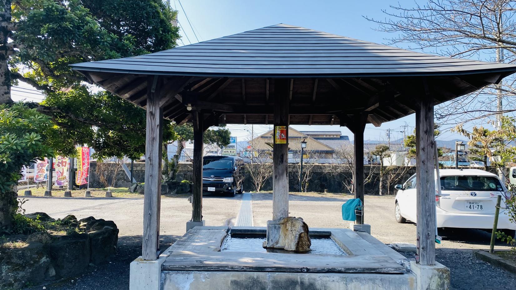 駐車場にある足湯-1