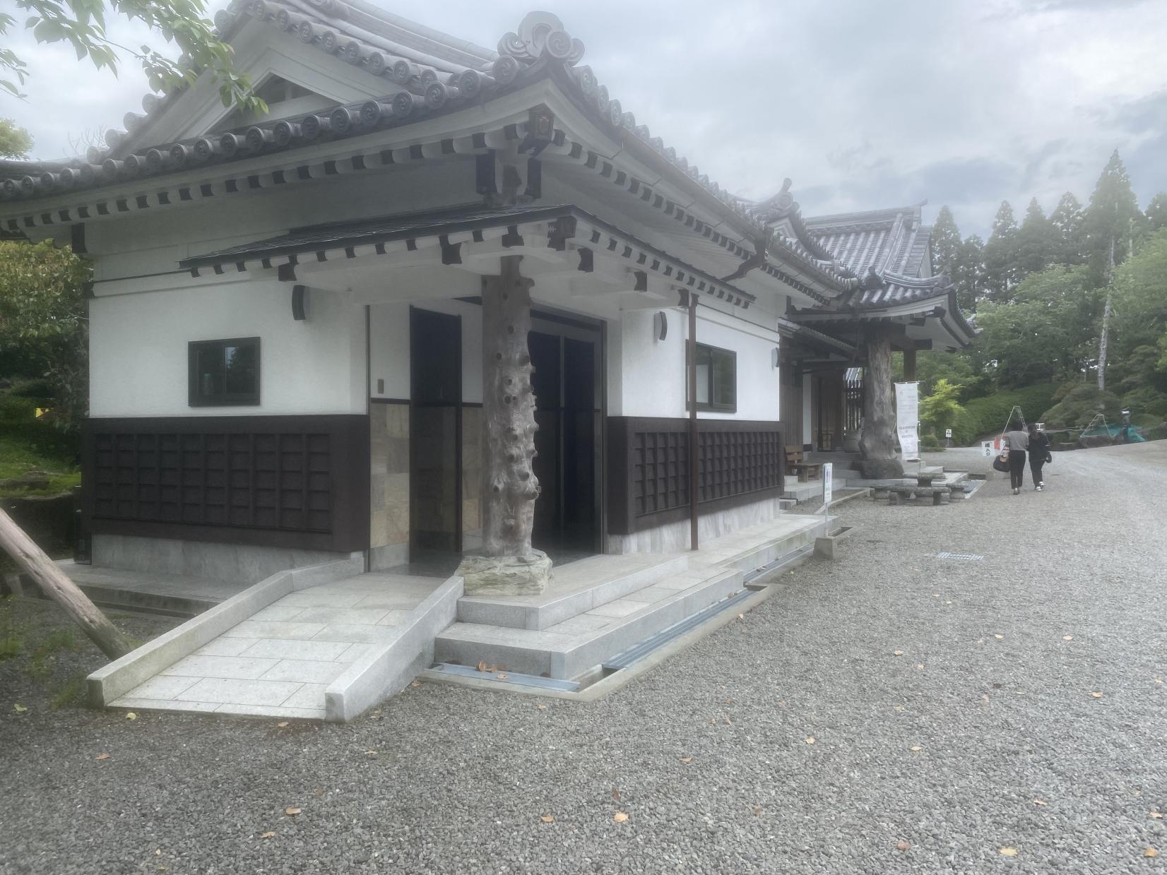 トイレ外観-0