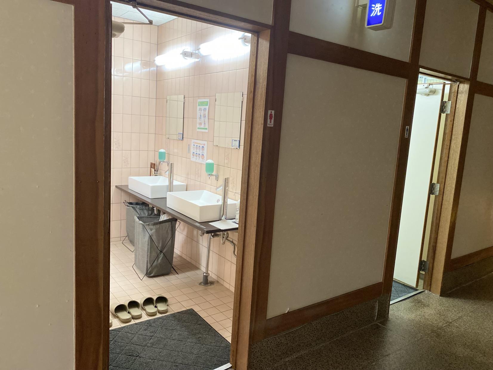 トイレ入口-1