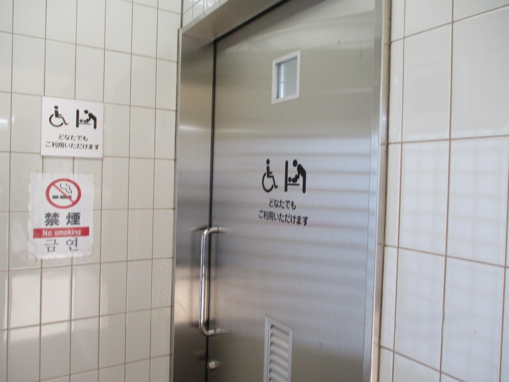 多目的トイレ入口（第2野球場前）-1