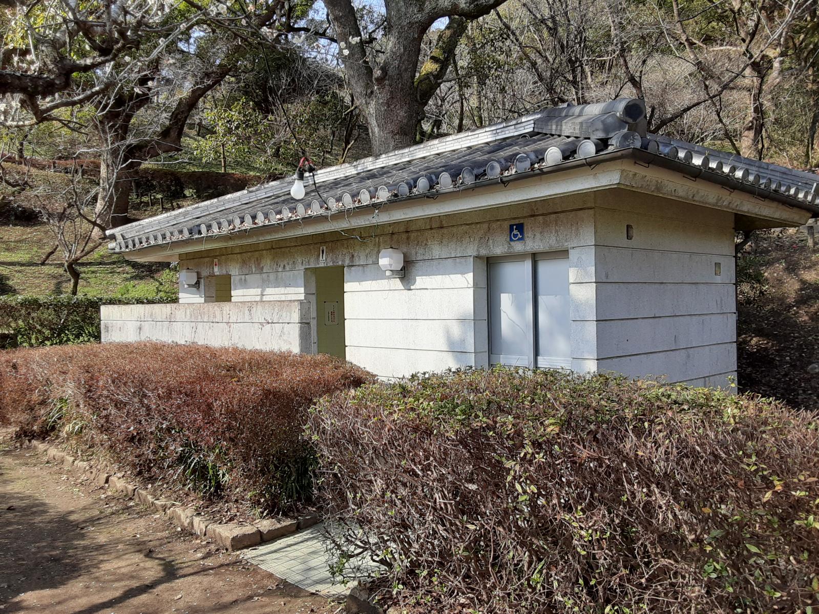 トイレ外観-0