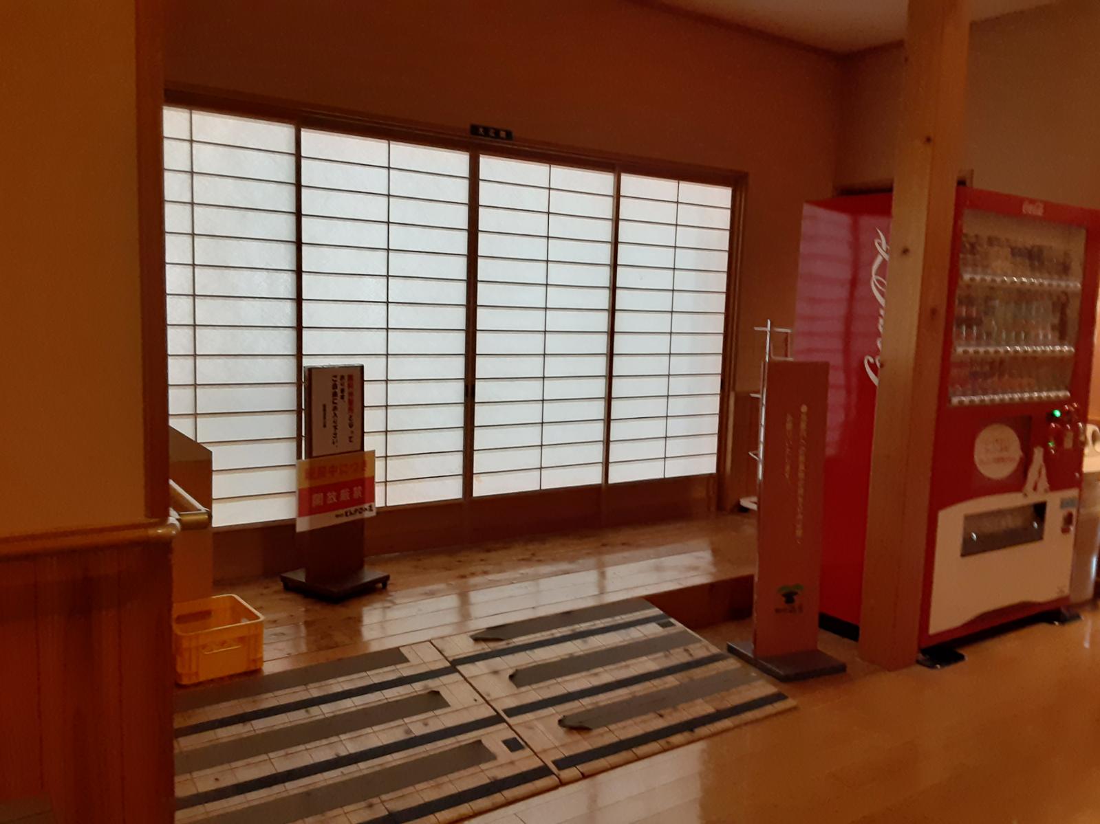 休憩室出入口スロープ-1