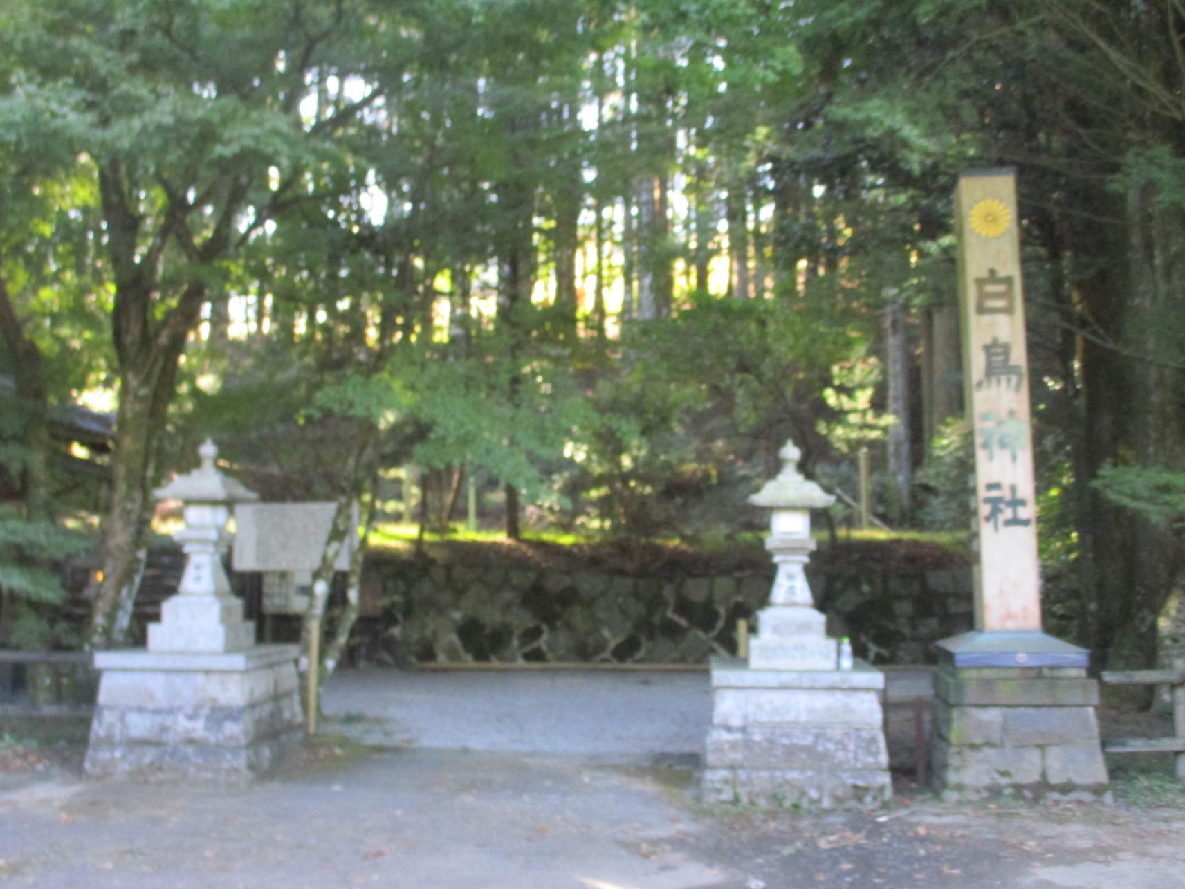 社殿への入口-3