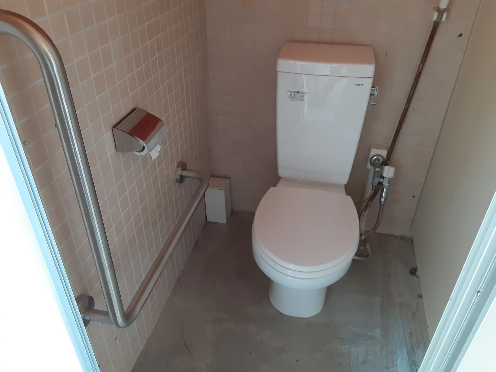トイレ内部-1