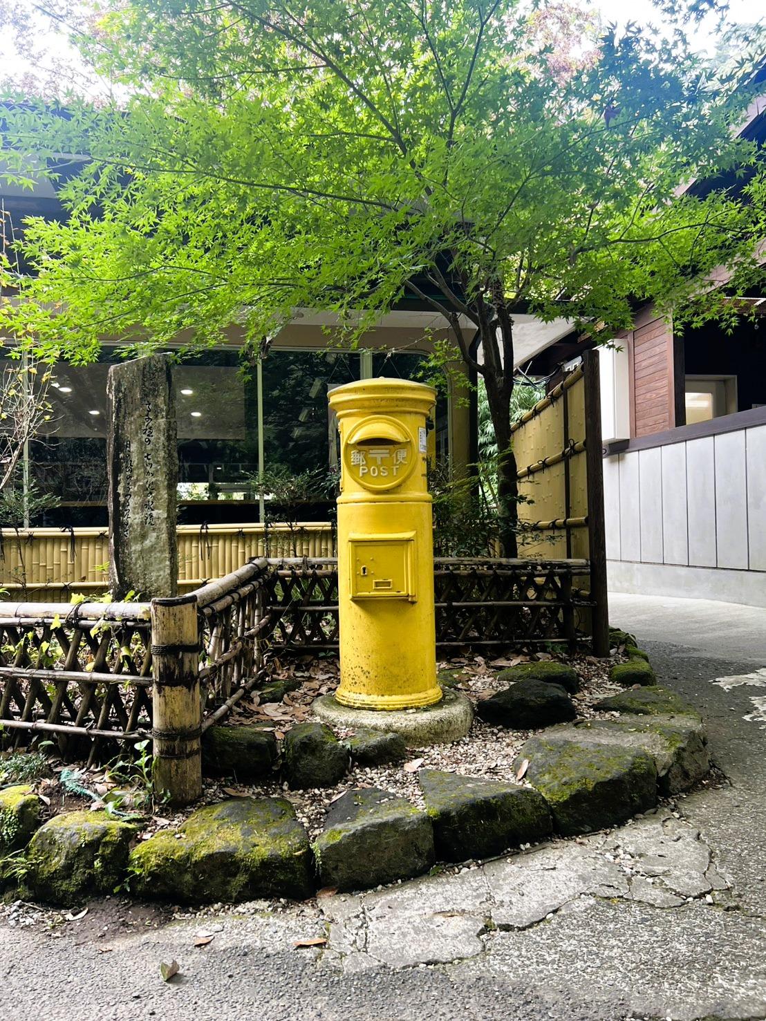 幸せの黄色いポスト(高千穂町)-1