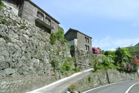 石垣の村　戸川-0